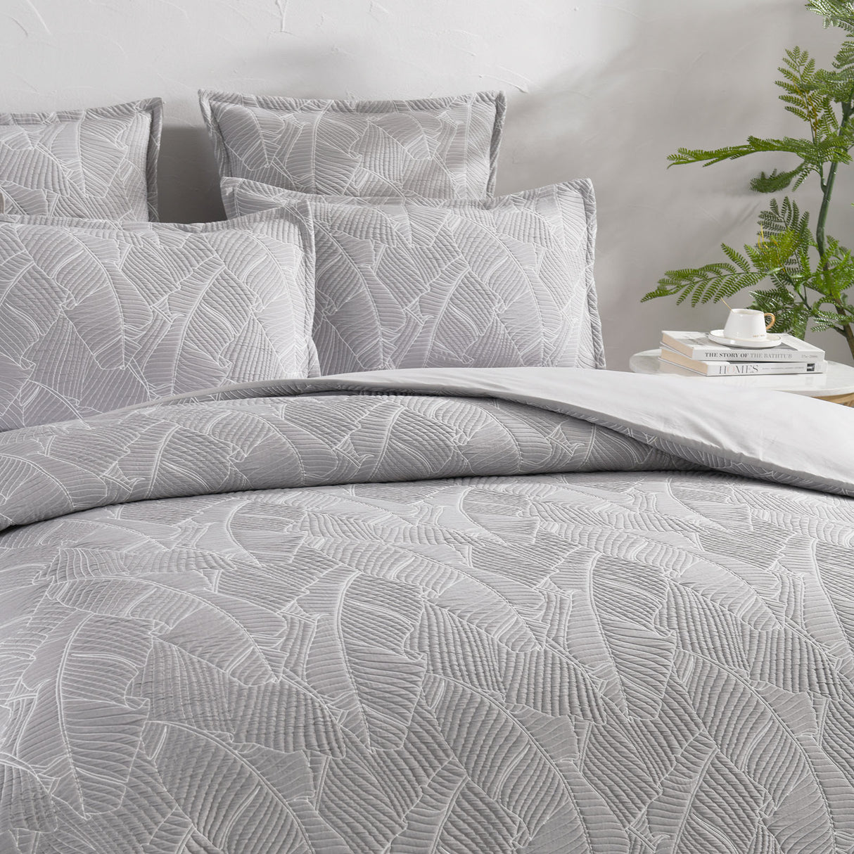 250TC Textured Jacquard Alessio Quilt Cover Set in Silver by Renee Taylor