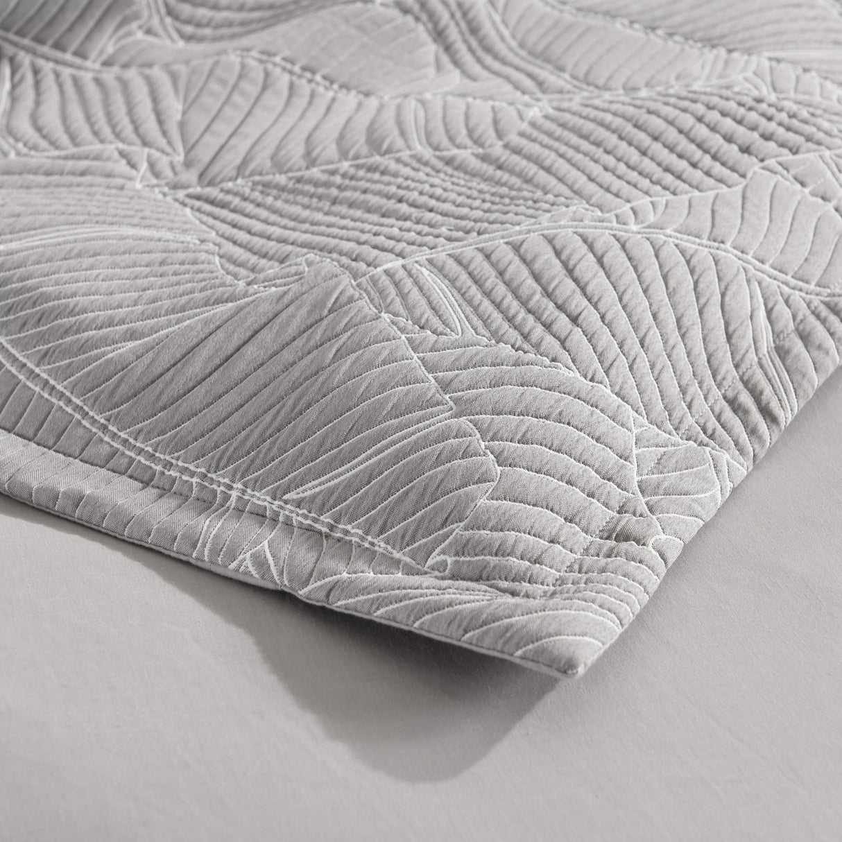 250TC Textured Jacquard Alessio Quilt Cover Set in Silver by Renee Taylor | 3 Sizes