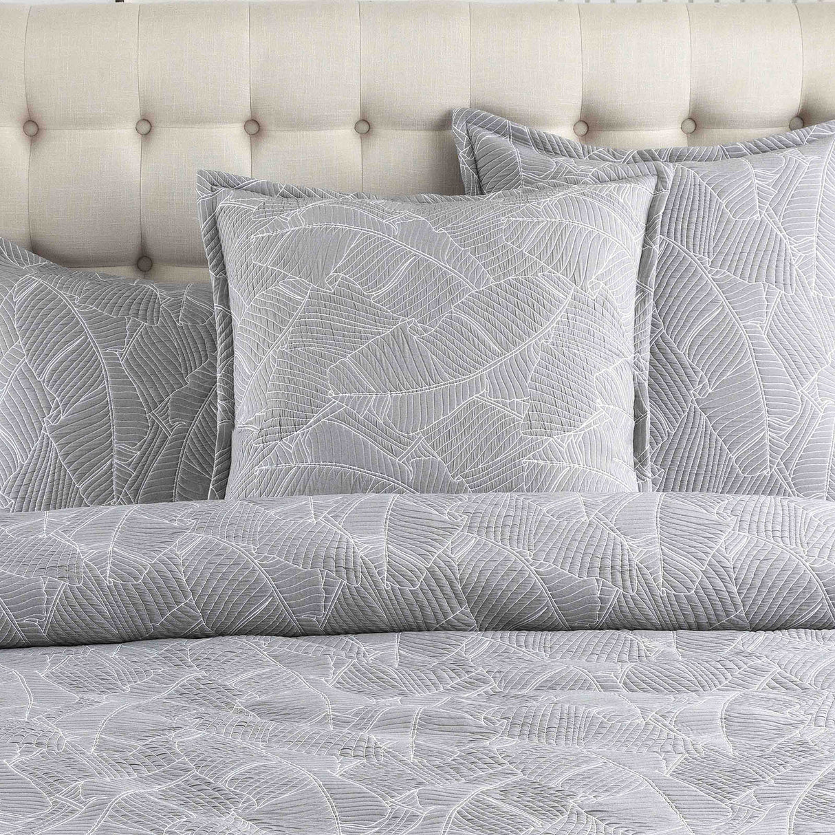 250TC Textured Jacquard Alessio Quilt Cover Set in Silver by Renee Taylor | 3 Sizes