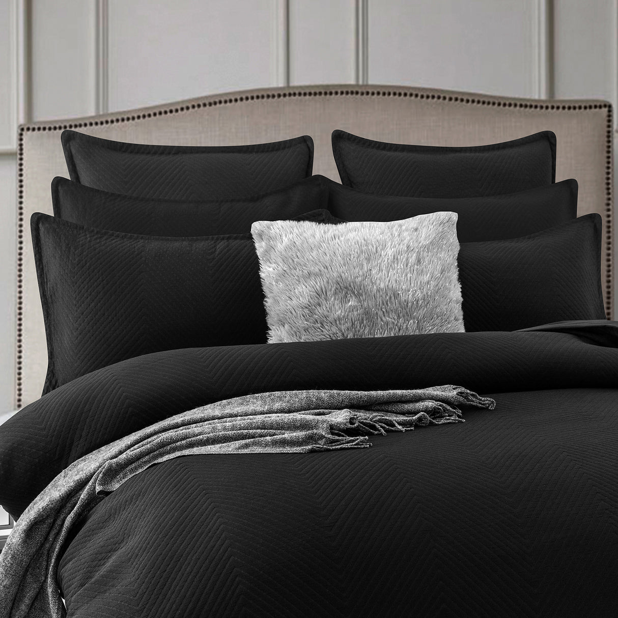 250TC Textured Geo Noire Quilt Cover Set in Black by Renee Taylor